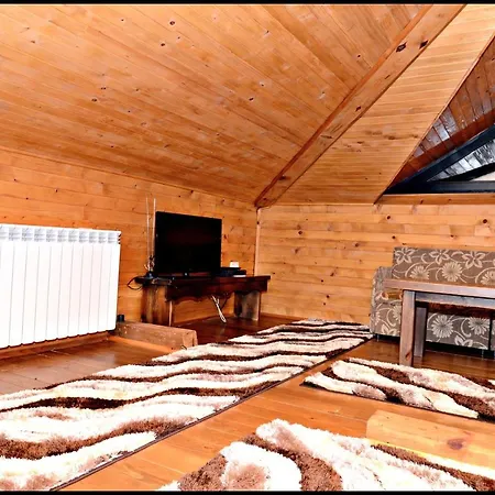 Хотел Aiva 2